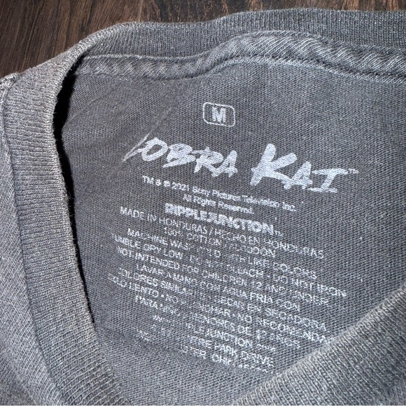 •COBRA KAI KARATE KID “STRIKE FIRST STRIKE HARD” UNISEX T-SHIRT - Picture 3 of 4